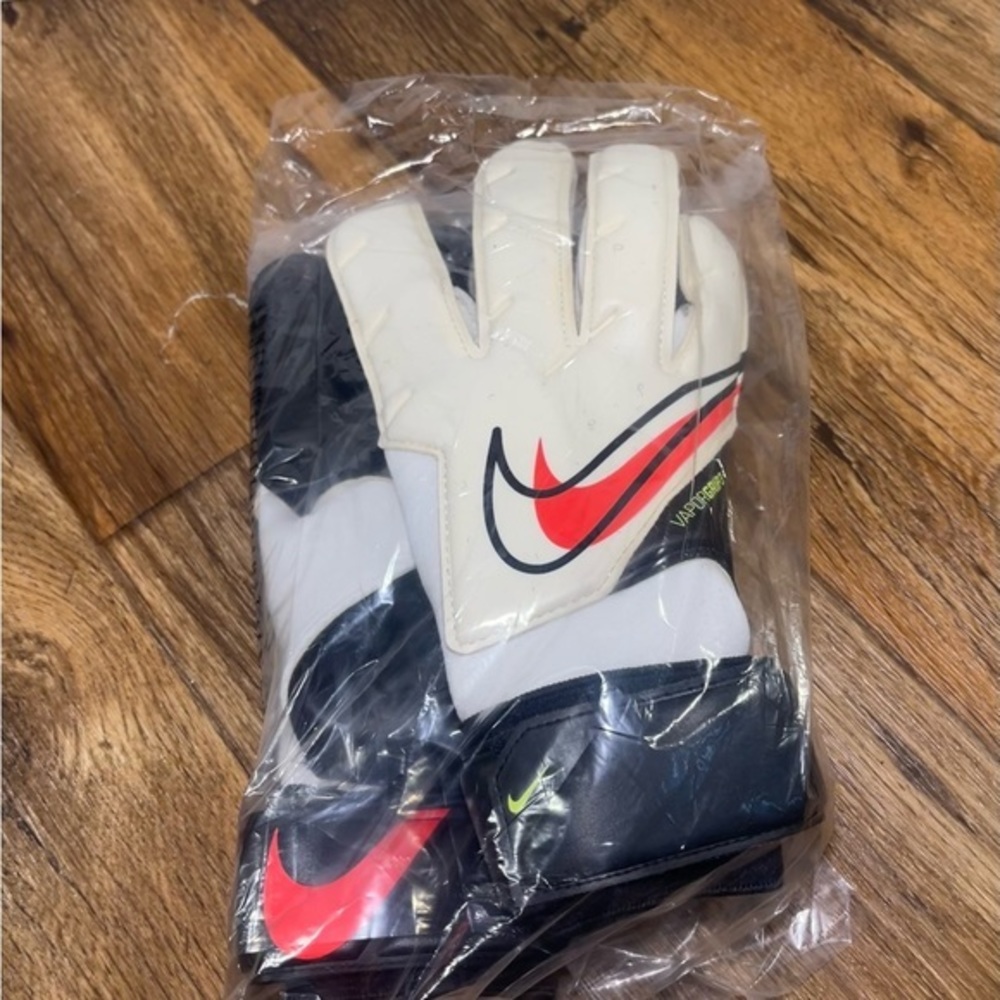Nike Vapor Grip 3 Goalkeeper Gloves Muliticolor CN5650-101 Size 7 New $130 - Picture 2 of 6
